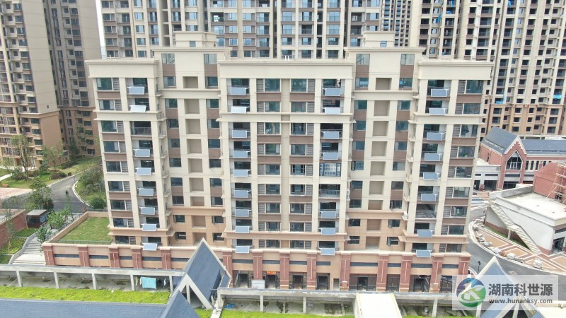 長沙大漢公園里項目住宅陽臺壁掛太陽能熱水系統(tǒng)工程