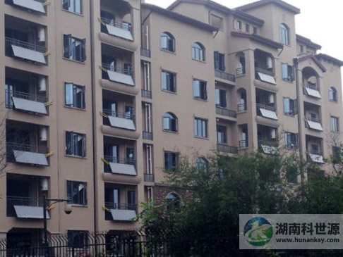 開福區沙河城項目陽臺壁掛式太陽能熱水器工程
